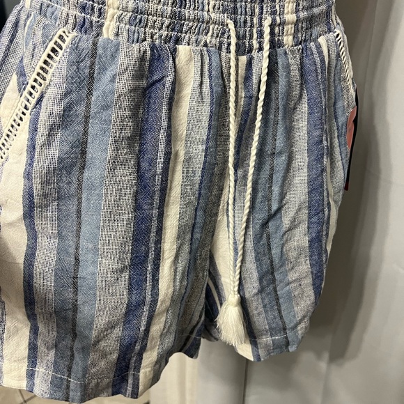 Briggs Women's Linen Blend Pull-On Shorts Medium Blue Stripe Wide Waist Band NWT - Picture 7 of 12